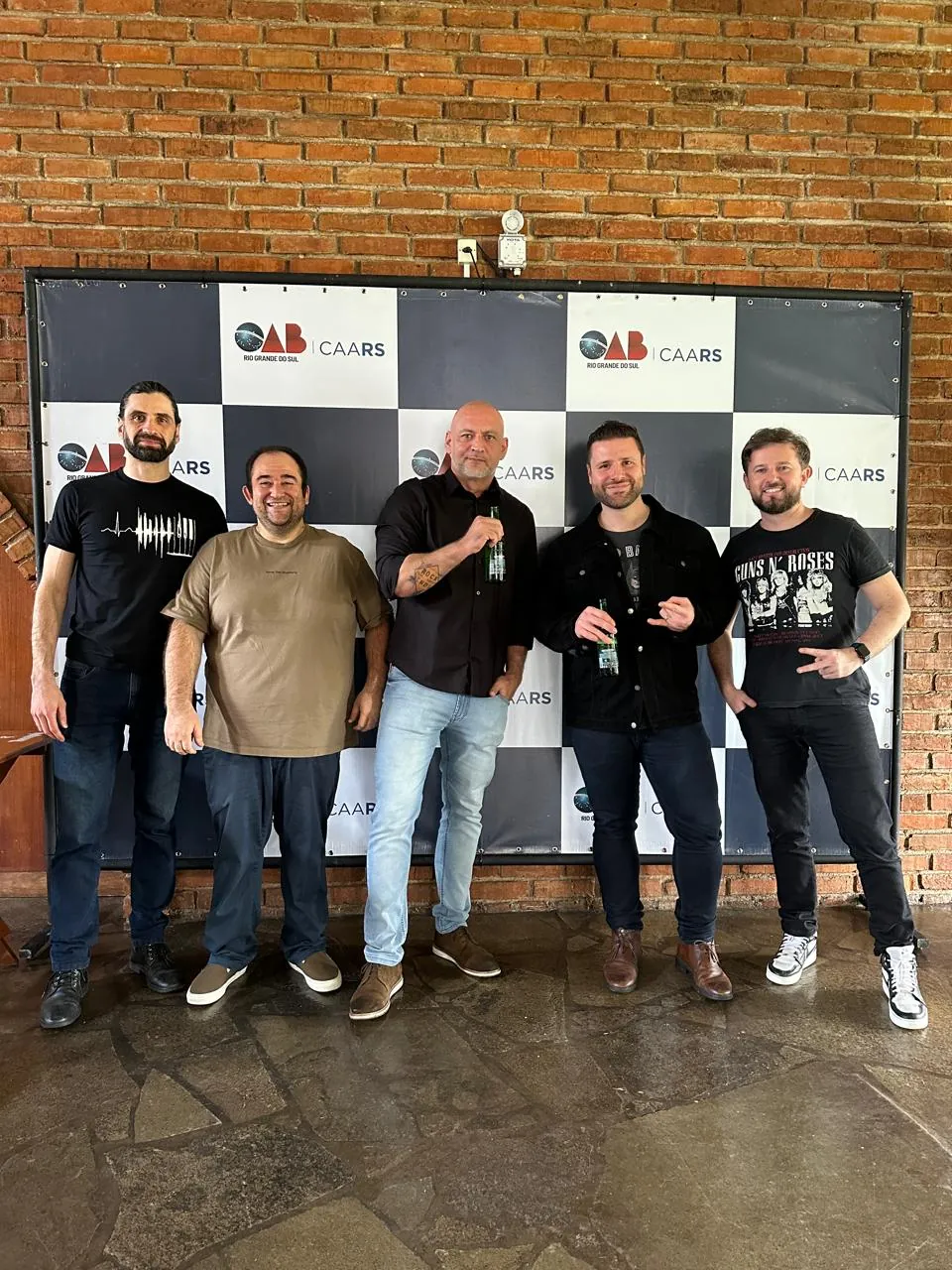 Os cinco integrantes da OABoys em evento da OAB/RS e da CAARS